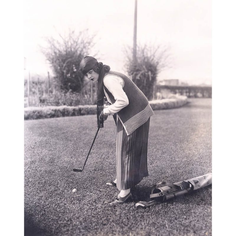 SG2127 vintage photo retro woman golfing outfit gol