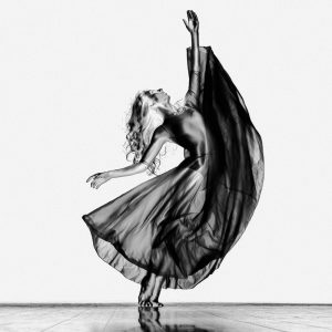 TM1750 ballet dancer on stage mono invert