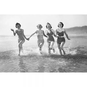 TM2223 vintage photo beach girls mono