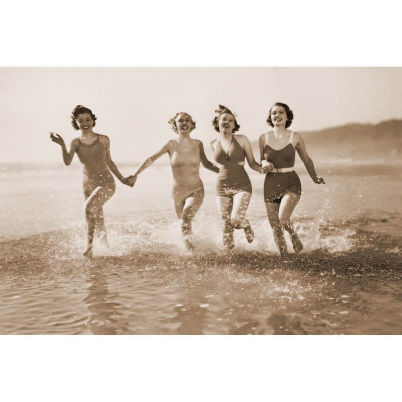 TM2224 vintage photo beach girls sepia
