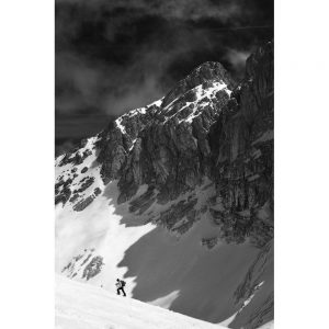 TM2271 climber snow mountains mono