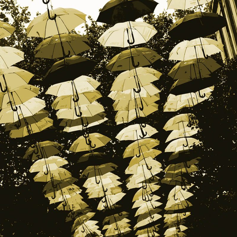TM2782 liverpool street umbrellas cream