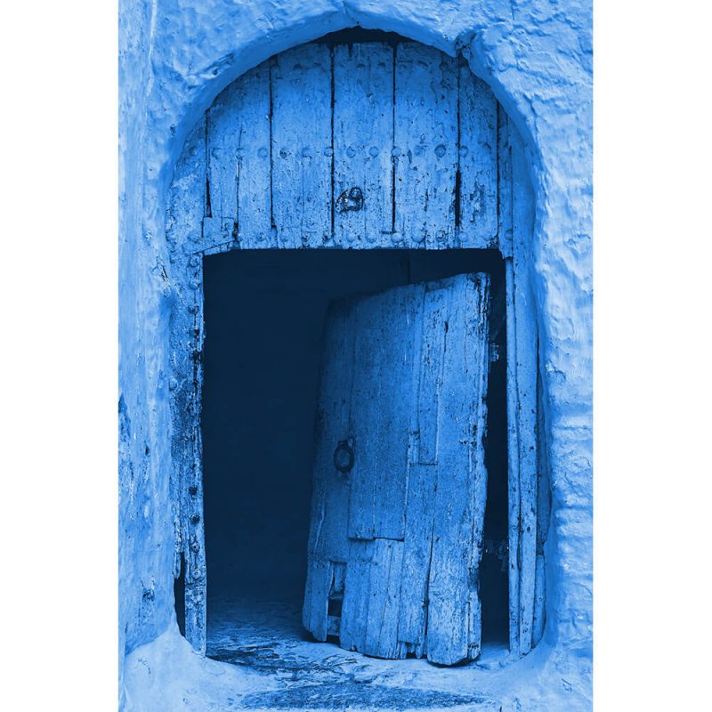 TM2839 old wooden door bright blue