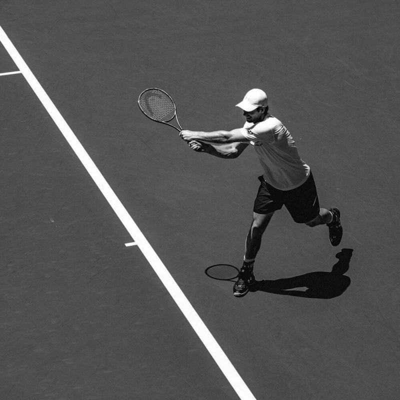 TM2848 tennis player mono court