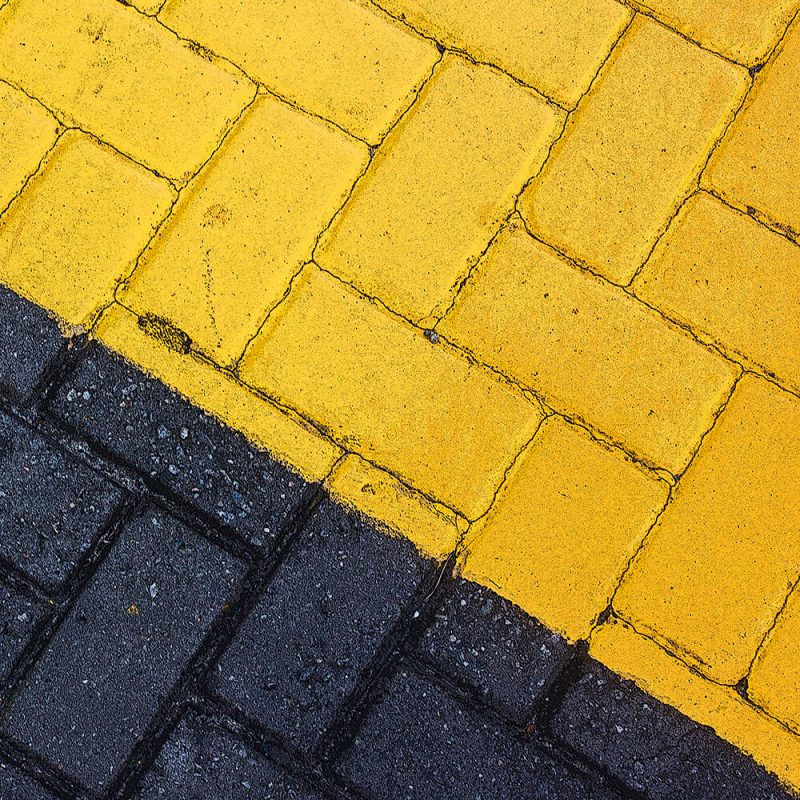 TM2983 yellow road bricks