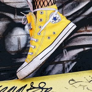 TM2988 yellow converse boot detail