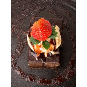 SG2823 dessert chocolate ice cream cake strawberries