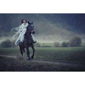 SG3354 young woman riding horse